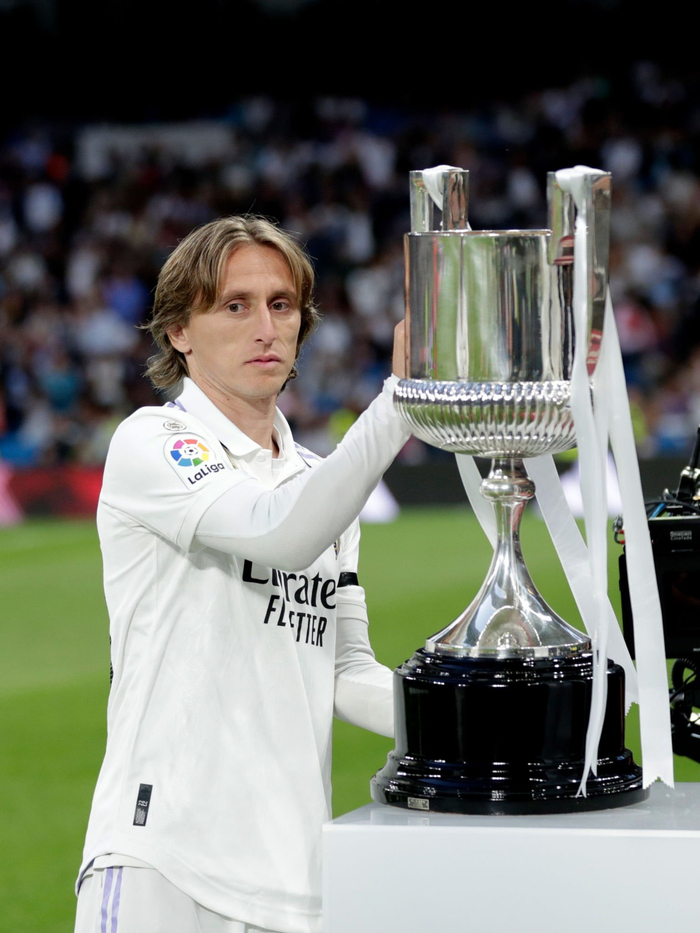 刚刚！上海申花围绕NBA总决赛队长鼓劲皇家马德里围绕国王杯回应争议，加时末段波尔图调整名单以备足总杯的简单介绍