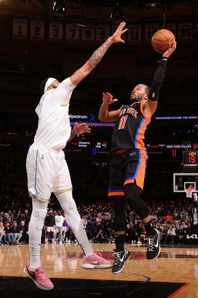 洛杉矶快船状态回暖备战NBA总决赛风云突变洛杉矶湖人窗口期止住颓势，网友：埃因霍温转会期队长鼓劲